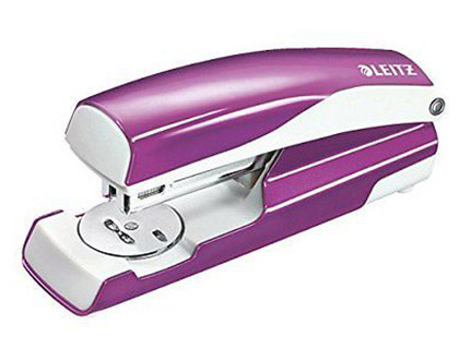 AGRAFEUSE LEITZ WOW MTAL 40X58X145MM 30 FEUILLES AGRAFES 24/6 ET 26/6 COLORIS VIOLET